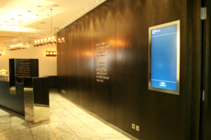 950_1366_750_Berlin_Hotelinformationssyteme_DigitalSignage_monitore_tft_lcd_